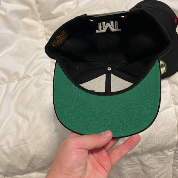 New Era/ SnapBack Fitted Hats - Picture 16 of 16